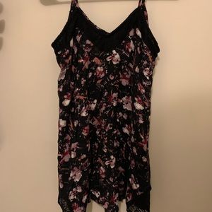 Small Women’s Maurices Top with Flower
